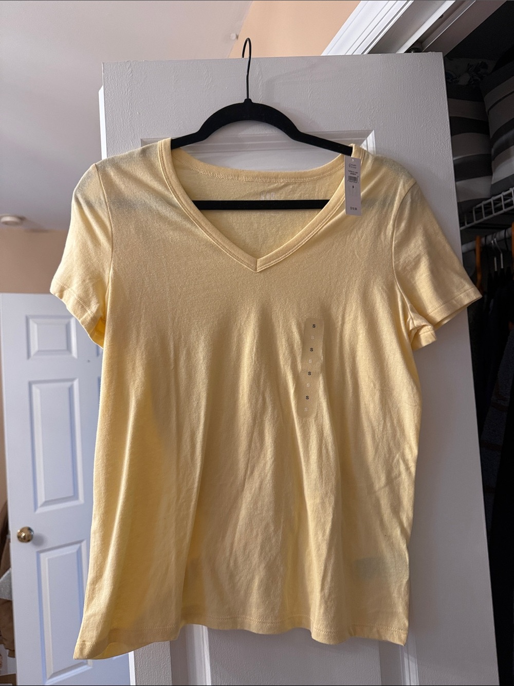 Gap Classic V-Neck Short Sleeve Tee - Yellow